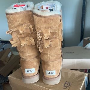 Ugg Allegra bow II. Size 8. EUC chestnut brown